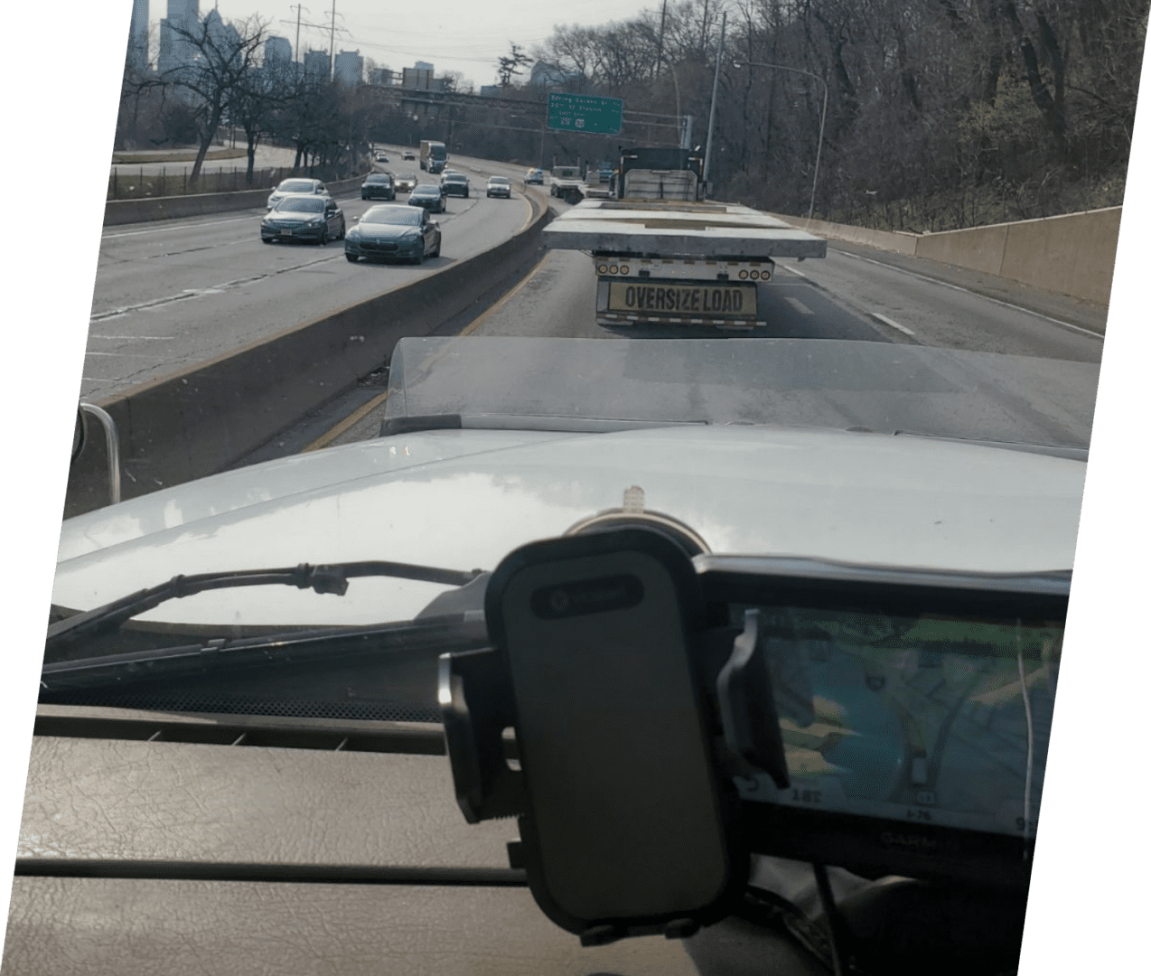 A view of the back of a truck from behind.